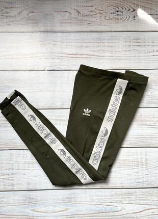 Актуальні оригінальні жіночі хакі адідас з лампасами adidas big logo з низькою посадкою