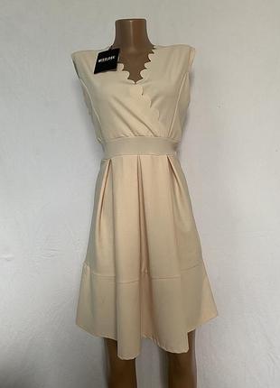 Красивое платье 👗 бежевого нежного цвета 18 размера