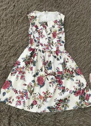 Сукня яскрава