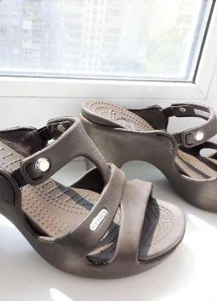 Босоножки crocs heel espresso кроксы сабо w8 38- 25 см.оригинал3 фото