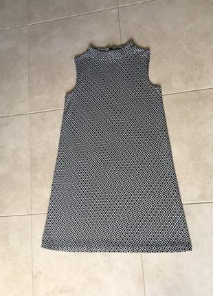 Платье с очень оригинальным орнаментом