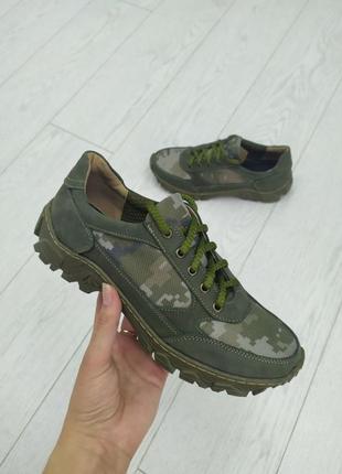 Кроссовки женские из нубука цвета хаки со вставками кордуры