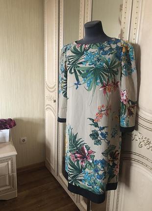 Стильне ефектне плаття в квітковий принт