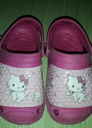 Hello kitty sanrio кроксы, р-р 26, 16 см