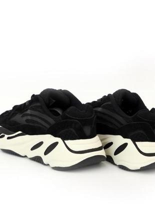 Женские кроссовки adidas yeezy boost 700 v2 black white 36-37-382 фото