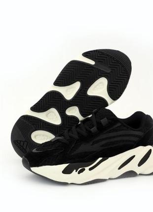 Женские кроссовки adidas yeezy boost 700 v2 black white 36-37-383 фото