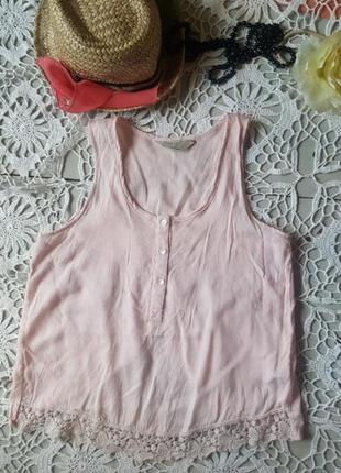Летняя воздушная майка с интересным вырезом на спине из искусственного шёлка