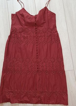 Актуальное платье-сарафан кирпичного цвета из прошвы