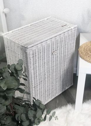 Плетена корзина для білизни