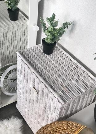 Плетена корзина для білизни
