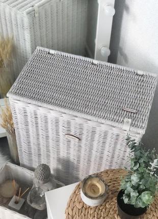 Плетена корзина для білизни