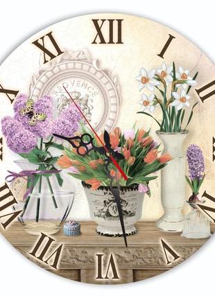 Настінний дерев'яний годинник з букетом тюльпанів