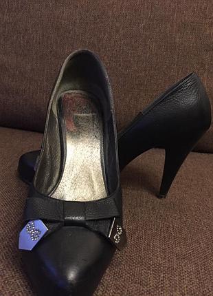 Распродажа! туфли жен черные на каблуке  кожа