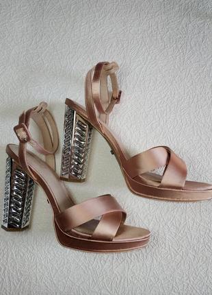 Босоніжки topshop тілесного, світло-рожевого кольору, платформа, товстий каблук кристали розмір 418 фото