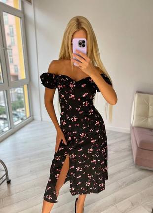 Платье в цветочный принт со спущеными плечами с открытыми плечами миди