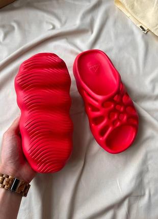 Тапки тапочки yeezy 450 slide ‘red’ шлепки10 фото