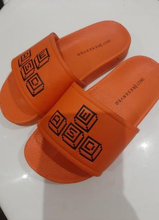 Шлепки унисекс reserved