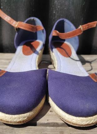 Легкі, комфортні босоніжки mustang