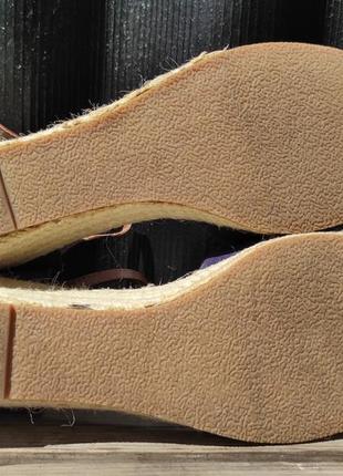 Легкі, комфортні босоніжки mustang