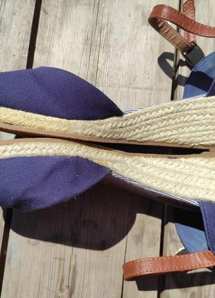 Легкі, комфортні босоніжки mustang