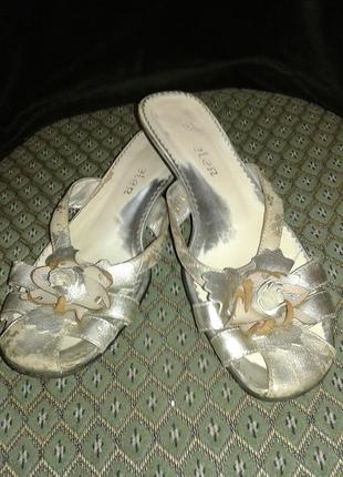 Шлепанцы натуральная кожа серебристого цвета, 36 размер.