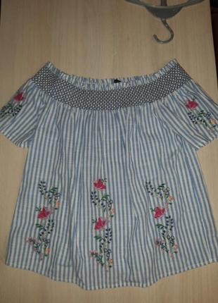 Блузка з вишивкою