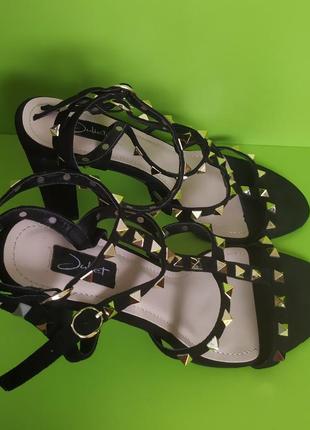 Босоножки на устойчивом каблуке чёрные juliet, 40,8 фото