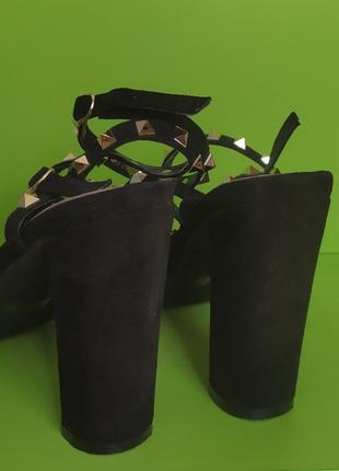Босоножки на устойчивом каблуке чёрные juliet, 40,4 фото