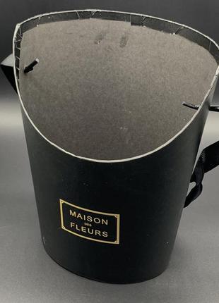 Коробка картонна для квітів з ручкою подарункова колір чорний. 22х17см / коробка картонна для квітів з ручкою подарункова колір