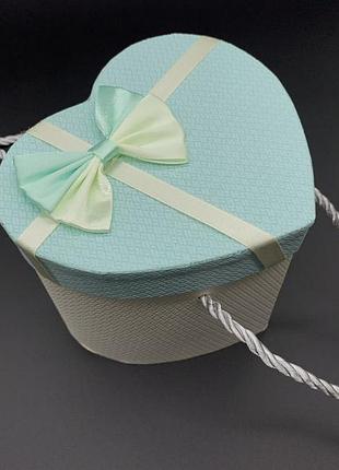 Коробка подарункова з ручками і бантиком. серце. колір бірюзовий. 15х12х12см. / коробка подарункова з ручками і бантиком. серце.