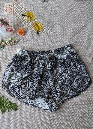 S (36) легкие шортики ч/б