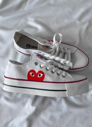 Converse comme des garçons play white low жіночі білі кеди конверс з сердечком на високій підошві белые кеды на высокой платформе