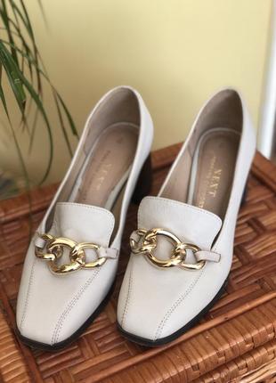 Стильні туфлі next