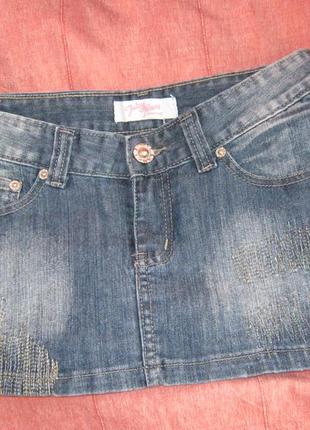 Короткая джинсовая юбка