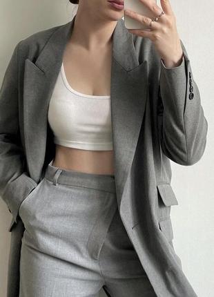 Брючний костюм//серый брючный костюм