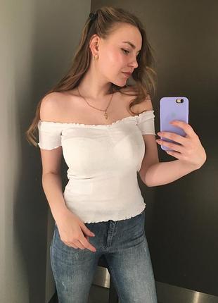 Біла базова футболка з запущеними плечима