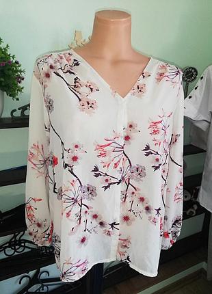 Яскрава блуза