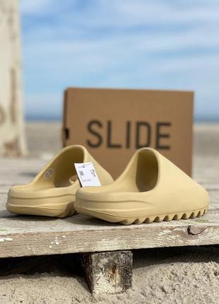 Жіночі шльопанці adidas girl yeezy slide desert sand знижка sale8 фото