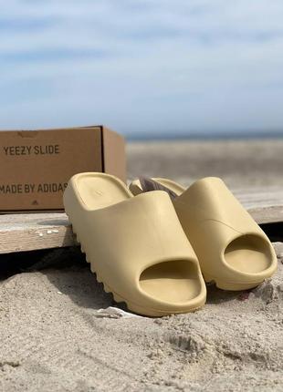 Жіночі шльопанці adidas girl yeezy slide desert sand знижка sale4 фото