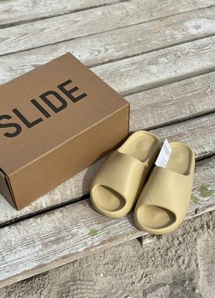 Жіночі шльопанці adidas girl yeezy slide desert sand знижка sale9 фото