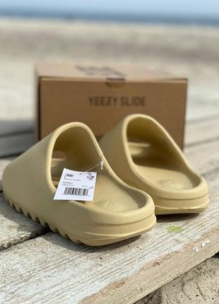 Жіночі шльопанці adidas girl yeezy slide desert sand знижка sale10 фото