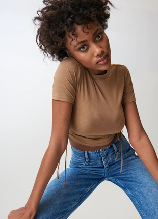 Кроп-топ футболка блуза в рубчик зав'язки бічні sinsay р. l беж