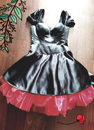 Атласне вечірній випускне плаття на корсеті з чашками пошита на замовлення з под'юбніком