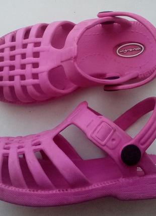 16,5-17 див. шльопанці крокси босоніжки для дівчинки bluefin(туреччина)crocs
