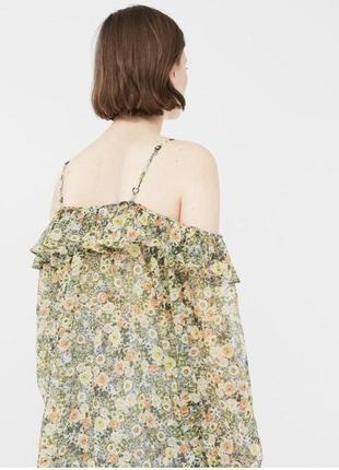 Річна блузка з відкритими плечима