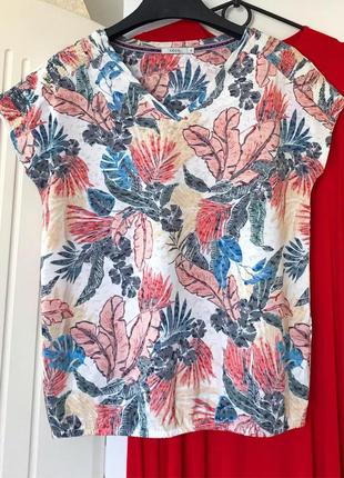 Футболка в квіти