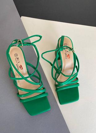 Босннодки на каблуке зелёные женские9 фото