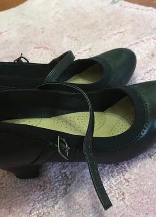 Шикарные черные туфельки на невысоком каблуке1 фото