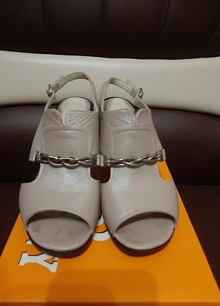 Шкіряні жіночі босоніжки phany