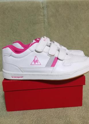 Фірмові кросівки